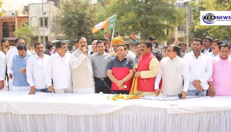 केंद्रीय मंत्री डॉ महेश शर्मा ने ग्रेटर नोएडा में की जनसभा
