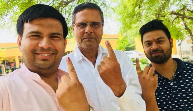 Elections 2019: Photo Highlights of Voting day in Noida, People proudly shows their ink mark