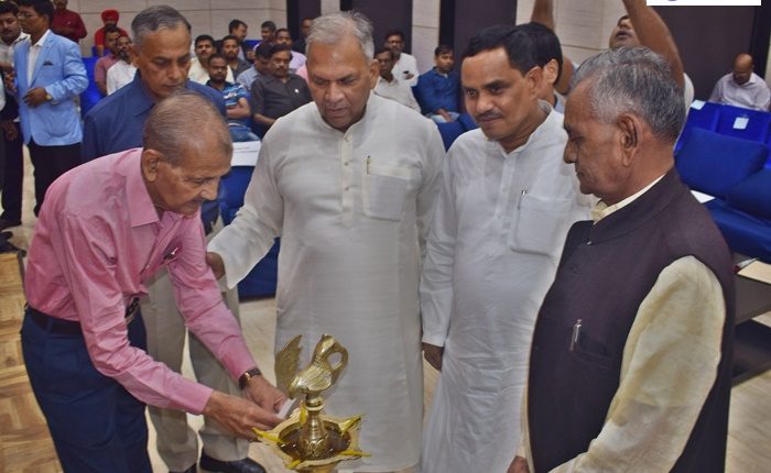 'वुई द पीपल' संस्था ने सांसद सम्मान समारोह का किया आयोजन पिछड़े वर्ग के सांसदों ने आरक्षण को लेकर दी तीखी प्रतिक्रिया