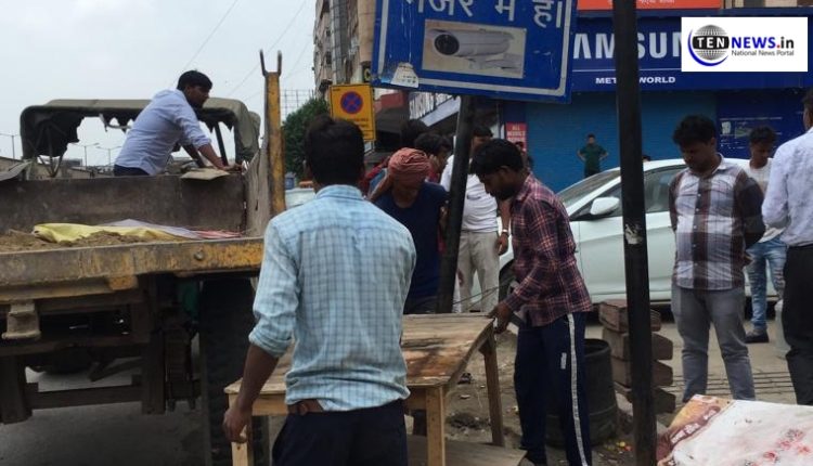 नोएडा प्राधिकरण ने चलाया सख्त अतिक्रमण हटाओ अभियान, कई सेक्टरों में कार्यवाही