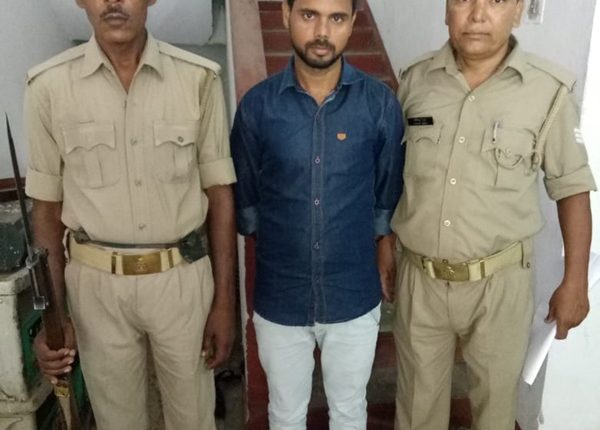 नोएडा पुलिस ने शातिर अपराधी को किया गिरफ्तार , आधे ज्यादा मुकदमे चल रहा था फरार