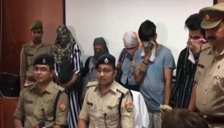 नोएडा पुलिस ने नौकरी दिलाने के नाम पर युवकों को ठगने वाले इंजीनियर समेत पांच लोग किए गिरफ्तार