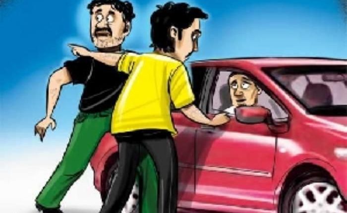 जापानी अधिकारी की कार में स्प्रे डालकर की गई लूटपाट