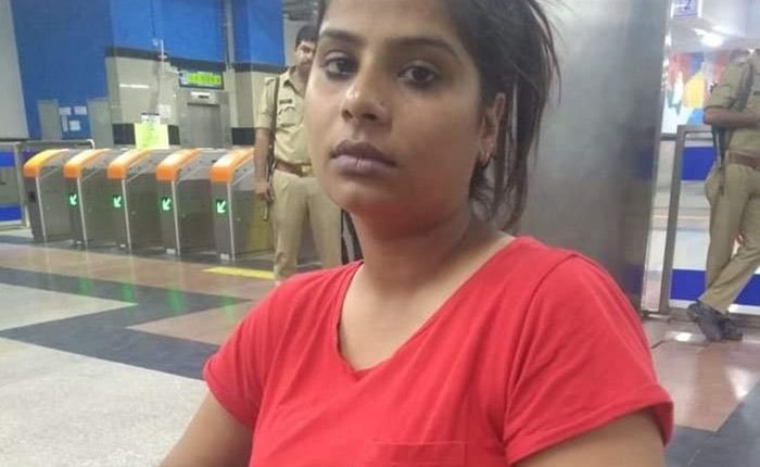 निजी चैनल में काम करने वाली युवती के बैग में मेट्रो स्टेशन पर मिली पिस्टल