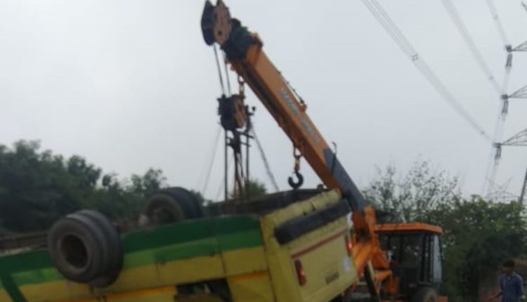 Greater Noida: UP Roadways bus collides, driver along with passengers injured