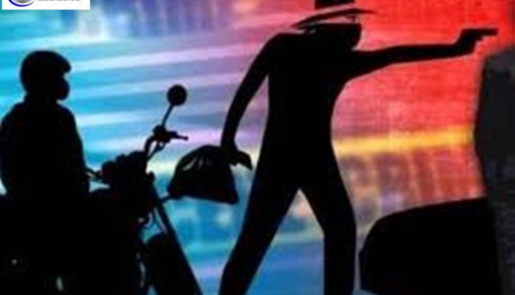 havoc-in-noida-joint-secretary-son-looted