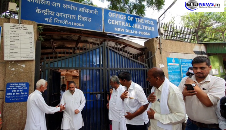 Congress politicians meet D.K Shivkumar in Tihar jail