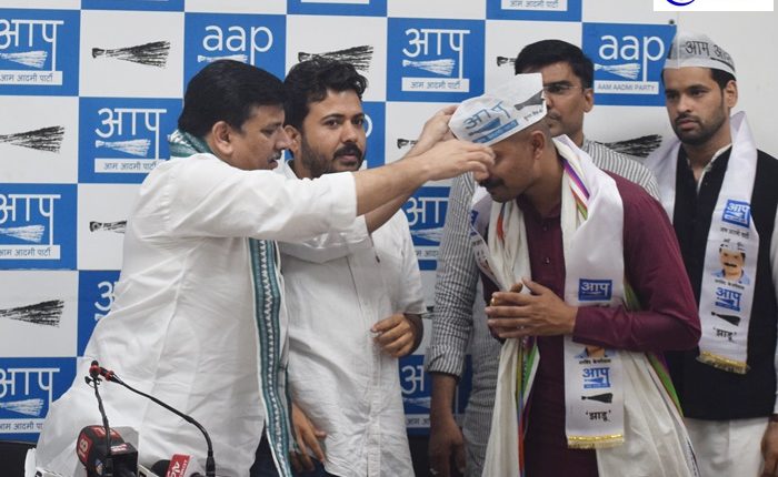 Former President of Congress Yuva Sangathan joins AAP with other supporters