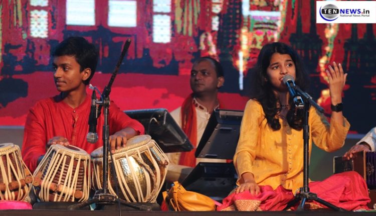 Famous-artists-gave-amazing-performances-in-Chhath-Mahotsav-Noida