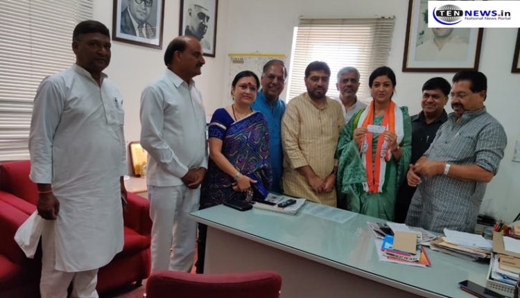 Former-AAP-Leader-Alka-Lamba-Joins-Congress