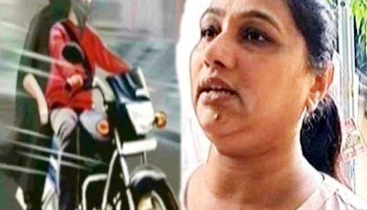 miscreants-snatch-purse-from-pm-modis-niece-in-delhi