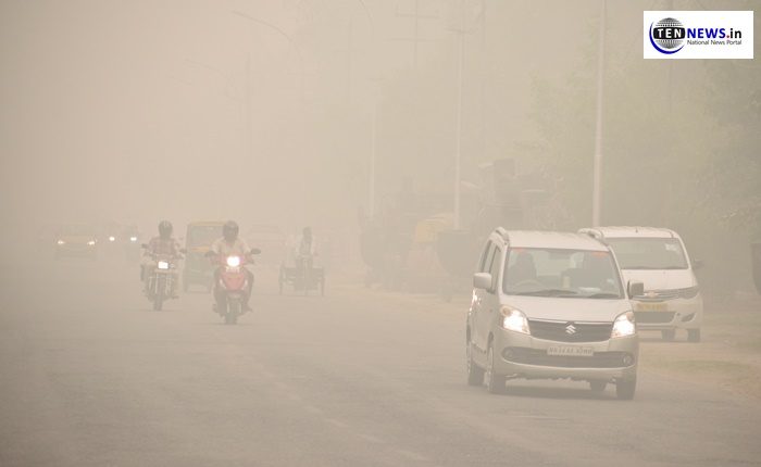 नोएडा में एक हजार के पार पहुंचा प्रदुषण स्तर, सिगरेट से भी खतरनाक है यह धुआं 