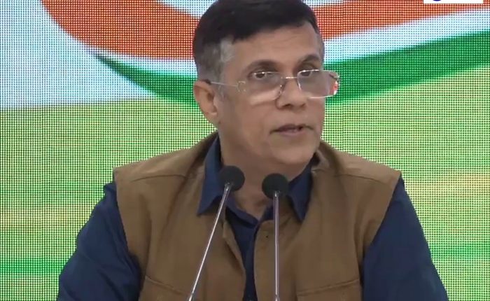 Congress Spokesperson strikes Government over Mobile Tariff Hike