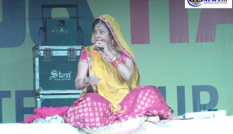 Malini-awasthi-enthralls-audience-at-shilpotsav-noida