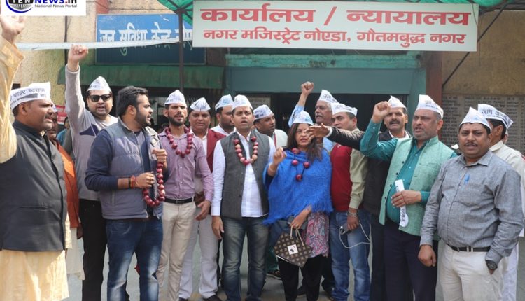 Aam Aadmi Party protests over increasing onion prices in Noida