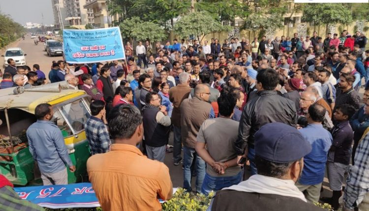 AIIMS Gardinia investors protest against lack of basic facilities