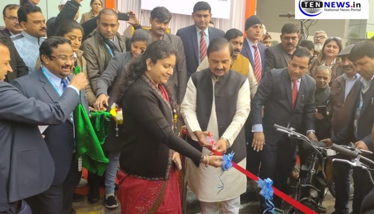 MP and Former MoS Dr. Mahesh Sharma launches E-cycle in Noida by NMRC and Noida Authority
