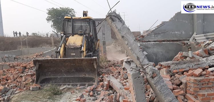 Noida Authority destroys Illegal houses and boundary on Noida's notified land