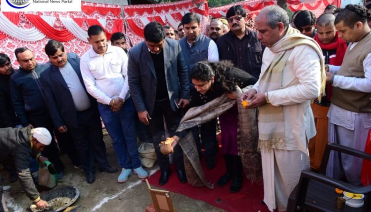 Noida-Authority-CEO-lays-foundation-stone-for-construction-of-toilets