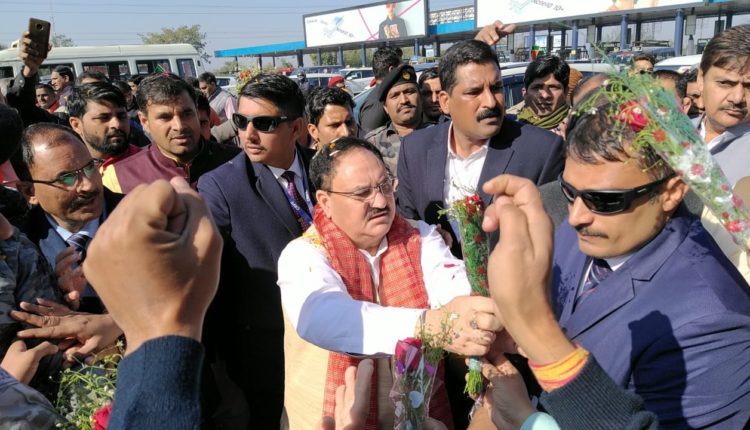 नोएडा : अध्यक्ष बनने के बाद सीएए  पर नड्डा की पहली रैली, बीच रास्ते में उमड़े समर्थक