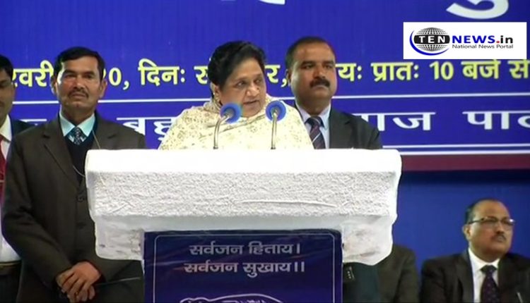 Mayavati-attacks-kejriwal-over-dalits