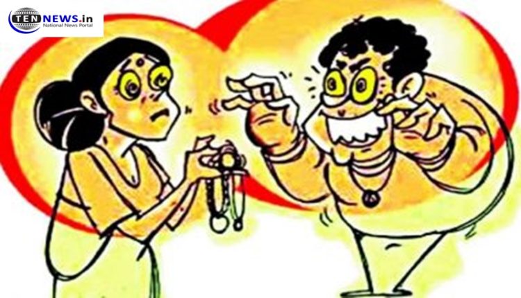 Jewellery-worth-of-lakhs-looted-from-woman-uber-passenger-in-noida