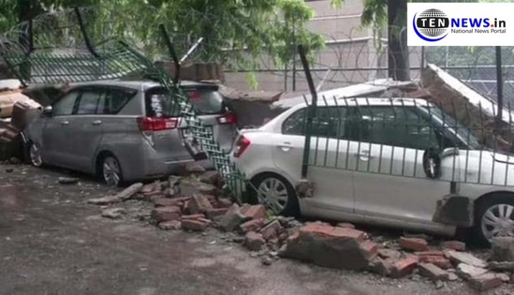 rain-in-saket-causes-collapse-of-wall-and-damage-to-vehicles
