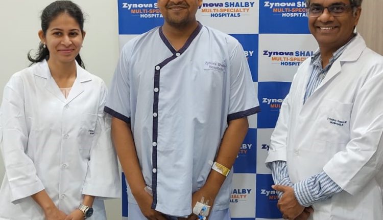 Dr. Jaydeep Palep & Dr. Nidhi Khandelwal with patient