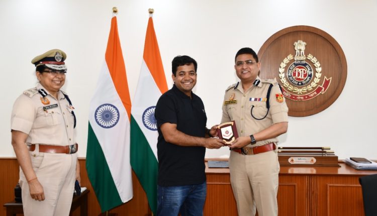 Left- Smt. Shalini Singh, IPS, Special Commissioner, Delhi Police, Mr. Roman Saini, Co-Founder, Unacademy and Shri. Rakesh Asthana, IPS, Commissioner,Delhi Police