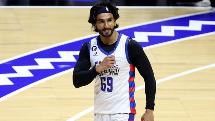 Ranveer Singh meets Ben Affleck, Hasan Minhaj at NBA All-Star game, see  pics - Entertainment News