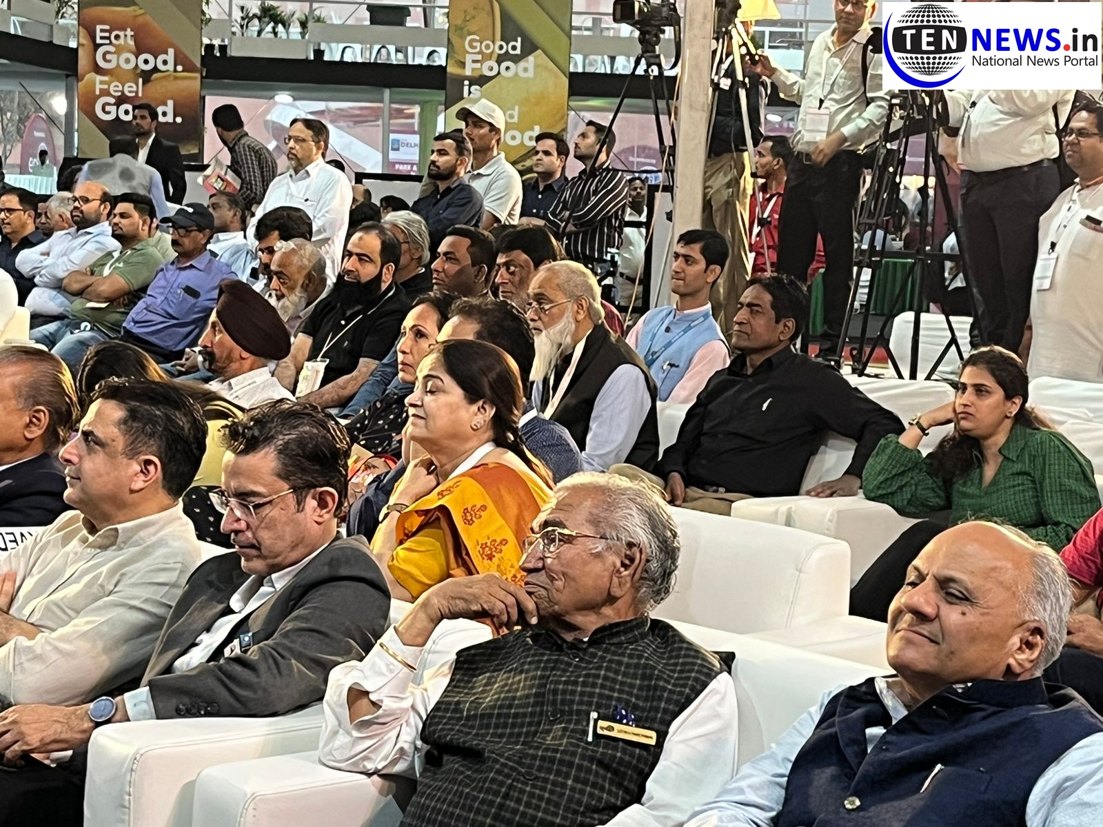 Dr Rakesh Kumar DG EPCH and Chairman India Expo Mart Felicitation by