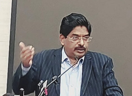 तमिलनाडु काफिला अराजकता: प्रशंसक घायल, डीएमके ने विजय को निशाना बनाया।